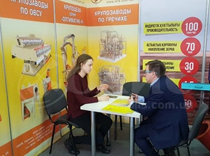 Робота з відвідувачами стенда ОЛИС на AgriTek 2019