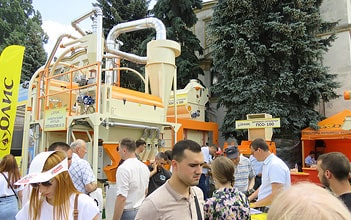 Устаткування для переробки зерна фірми «ОЛИС» цікавить багатьох відвідувачів виставки