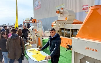 Консультанти ТОВ «ОЛИС» на виставці. Консультанти ТОВ «ОЛИС» на виставці.