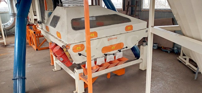 Stół sortujący PCA-3.5 do czyszczenia nasion z zanieczyszczeń Stół sortujący PCA-3.5 do czyszczenia nasion z zanieczyszczeń